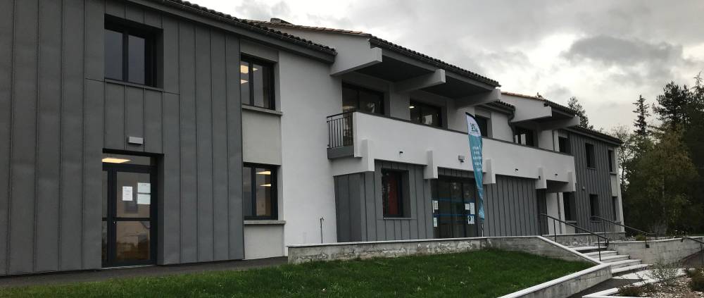 bâtiment commercial près de Maurs